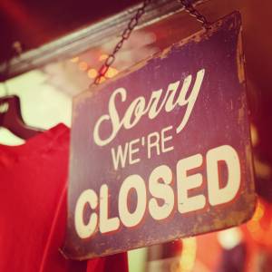 Niedziele handlowe 2019: Koniec z zakazem handlu? Coraz mniej zadowolonych Polaków, eksperci sugerują zmiany