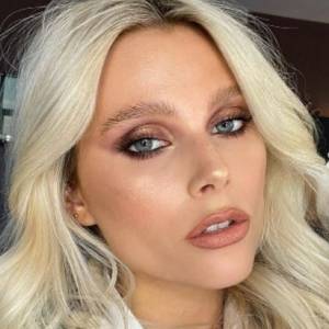 Aktorka ze "Szkoły dla elity" śmiało eksponuje brzuch. Gorące zdjęcie trafiło do sieci [FOTO]