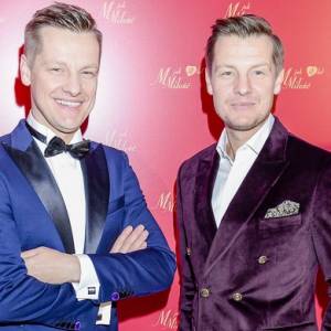 Bracia Mroczkowie świętują dzisiaj 37. urodziny! Jak wyglądały ich początki w "M jak Miłość"?                                                                                 