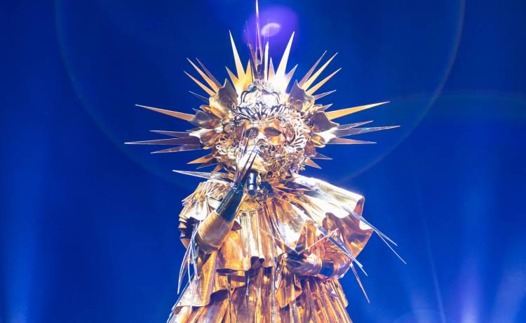"Mask Singer". Widzowie wiedzą już, kim jest Słońce? Są pewni, że to ona!