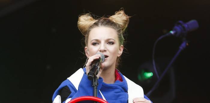 Sarsa miała na głowie charakterystyczne "rogi". Teraz z nich zrezygnowała! Metamorfoza piosenkarki robi wrażenie [WIDEO]