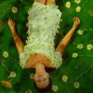 Kora rozkwita! Mural artystki zazielenił się na wiosnę