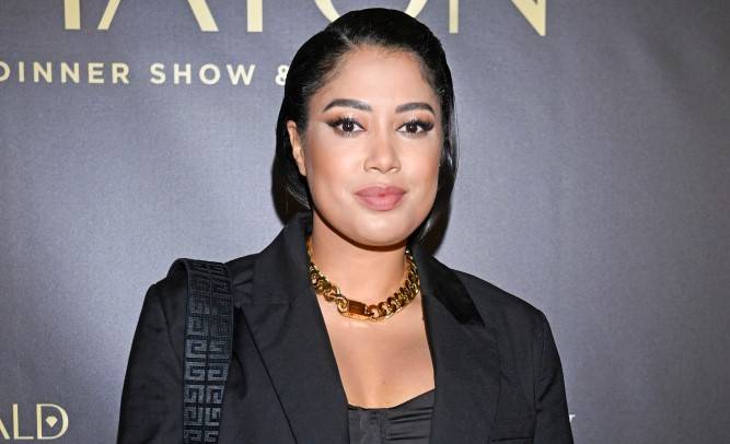 Patricia Kazadi uwodzi w Barcelonie. Pokazała się w topie, pod który nie założyła biustonosza. Fani: "Bosko" [FOTO]