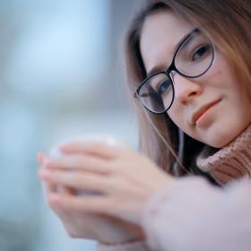 Ludzie inteligentni często to robią. Psychologowie wymieniają te dwa nawyki