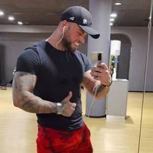 Chris z "Hotelu Paradise" opublikował romantyczny kadr z nową partnerką! "Idealni dla siebie"