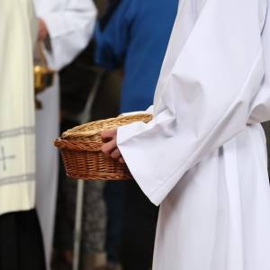 Wierni rezygnują z gotówki. Nowa era składania ofiar w kościele! 