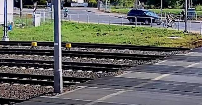 Szlaban spadł wprost na głowę kobiety! Nagranie z wypadku na rogatkach trafiło do sieci [WIDEO] 