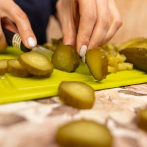 Ukryta sól na talerzu. Te produkty mogą pogorszyć nadciśnienie!