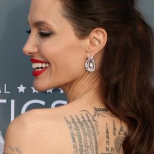 Tajemniczy tatuaż Angeliny Jolie wywołał burzę na Instagramie [FOTO]
