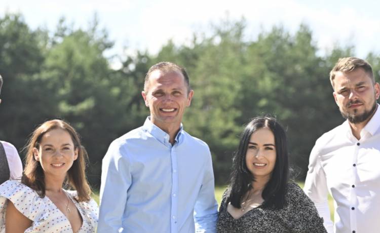 uczestnicy „Rolnik szuka żony”. Fot. AKPA