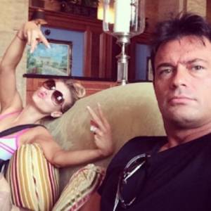 Były mąż Joanny Krupy ma nową miłość? Co za podobieństwo do Polki!