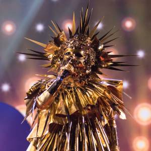 "Mask Singer". Internauci "zdemaskowali" Słońce? Są pewni, że to właśnie ona! 