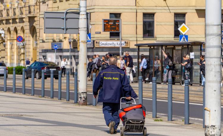 Poczta Polska wydała ważny komunikat. Długo wyczekiwana wiadomość, fot. Shutterstock
