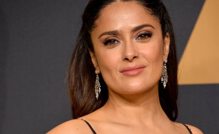 Salma Hayek w skórzanej sukience i kabaretkach! Aż trudno uwierzyć, że ma 56 lat! [WIDEO]