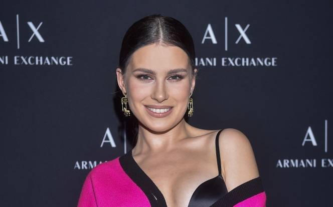 Gwiazda "365 dni" kusi na potęgę. Anna-Maria Sieklucka na nagie ciało narzuciła tylko szlafrok [ZDJĘCIA]