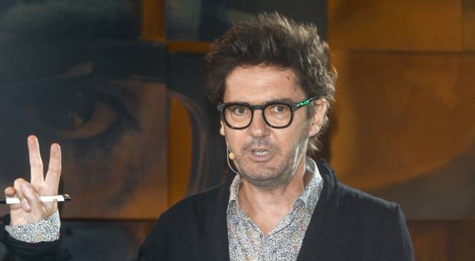 Kuba Wojewódzki z prawie 30 lat młodszą dziewczyną. To piękna modelka. "Widzę was na ślubnym kobiercu"