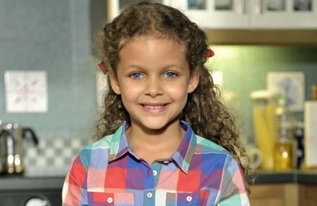 Zosia z serialu: "Rodzinka.pl" jest już nastolatką! Emilia Dankwa łączy swoją przyszłość z modelingiem? [ZDJĘCIA]            