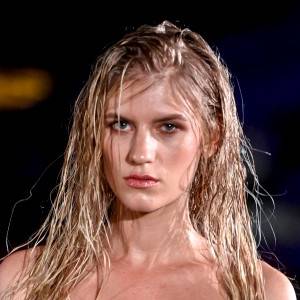 Julia Sobczyńska w stroju kąpielowym na słonecznych wakacjach. "Płynie się dalej" [FOTO]