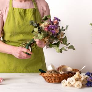 Naprawdę przynoszą pecha? Dlatego lepiej nie trzymać suszonych kwiatów w domu