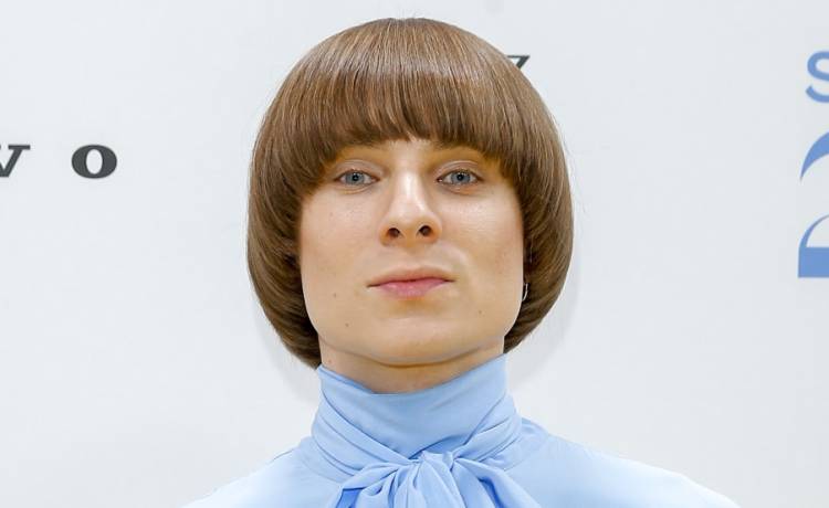 Nie uwierzycie, jak Ralph Kaminski wygląda bez peruki. Taki widok to rzadkość! [FOTO]