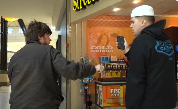 Youtuber chciał zrobić żart w centrum handlowym. Został postrzelony [WIDEO]