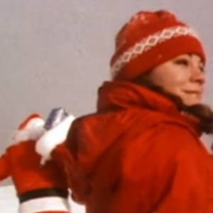 Mariah Carey po 25 latach wypuściła nowy teledysk do swojego świątecznego przeboju - "All I Want for Christmas Is You!"                                                                            