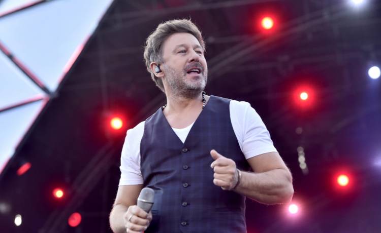 Andrzej Piaseczny odsłania nagie ciało w teledysku. Odważny klip do utworu "Przeczytaj mnie"