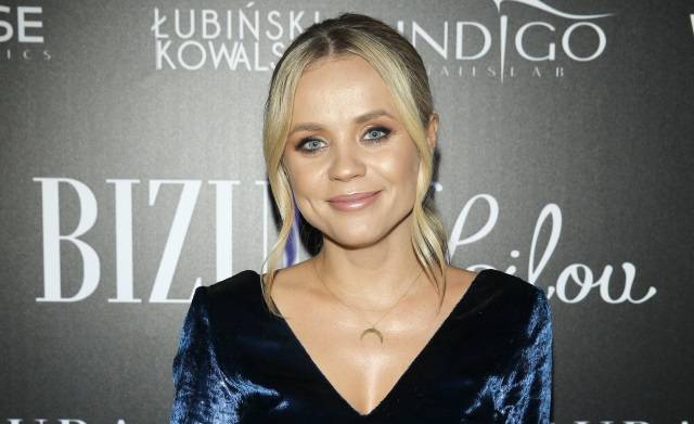 Anna Skura nago w pościeli! Te widoki zapierają dech w piersiach [WIDEO]