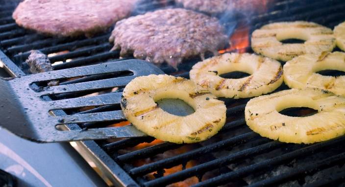 Apetyczne dodatki do grilla? Sprawdź proste przepisy!