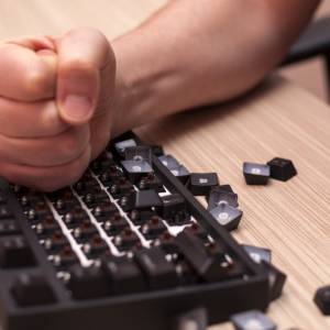 Gdy tak się dzieje, masz ochotę roztrzaskać klawiaturę. Jak to naprawić?