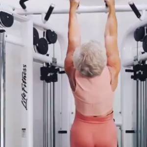 Joan MacDonald ma 74 lata i w ciągu 10 miesięcy schudła 23 kg!