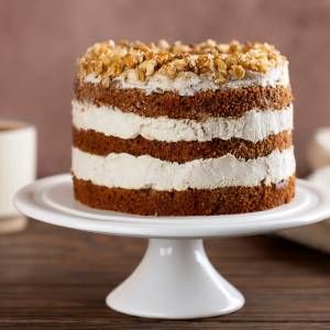Wilgotne ciasto marchewkowe z kremem jogurtowym. Błyskawiczny przepis na domowy hit!