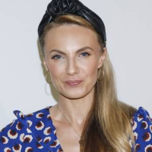 Sylwia Gliwa kusi nagim biustem. Na wakacyjnej fotografii aktorka pozuje bez stanika [+18]