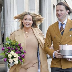 Małgorzata Rozenek-Majdan zapozowała na plaży. Posypały się komentarze. "Brzucha nie założyłaś?"