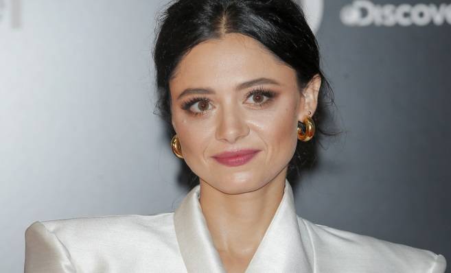 Adriana Kalska gotowa do serialowego ślubu! Aktorka zachwyca w białej kreacji. "Zjawiskowa piękność"