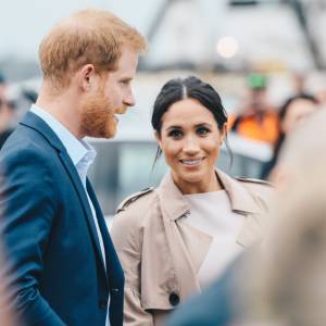Portret Meghan Markle i księcia Harrego został usunięty z Pałacu Buckingham