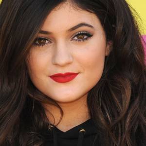 Kylie Jenner odsłania biust w samolocie! Celebrytka wie, jak rozgrzać internautów