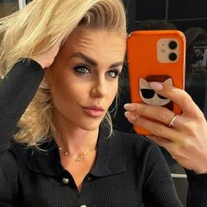 Żona Marcina Mroczka kusi głębokim dekoltem. Marlena Muranowicz dawno nie pokazała tak śmiałego kadru! 