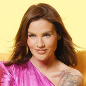 Karolina Gilon zapozowała bez biustonosza. Śmiało odsłoniła dekolt. "Petarda" [FOTO]