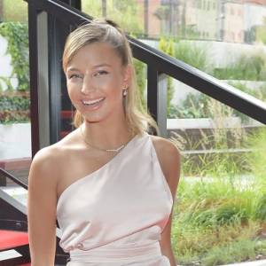 Julia Wieniawa z Nikodemem Rozbickim w Paryżu. Aktorka jest w białej sukni! [FOTO]