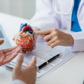 Tego nie rób wieczorem. Kariolog wymienia 7 rzeczy, które szkodzą sercu