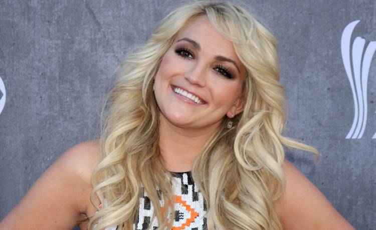 Siostra Britney Spears oskarża firmę Elona Muska. Tesla "cichym zabójcą kotów"?