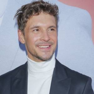 Mikołaj Roznerski pokazał nowe zdjęcie. Ten kadr mocno zaskoczył internautów! "Co za blondyna"