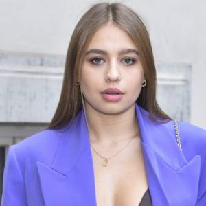 Oliwia Bieniuk w zwiewnej halce. "Boska jesteś". Zmysłowe kadry z pustyni trafiły do sieci! [FOTO] 