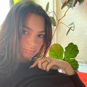 Emily Ratajkowski urodziła. "Nie będziemy znali płci, dopóki nasze dziecko nie skończy 18 lat" – wyznała.