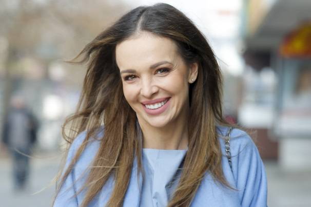 Anna Wendzikowska kusi w skąpym stroju na huśtawce. "Jak tam weszłaś?" [FOTO]