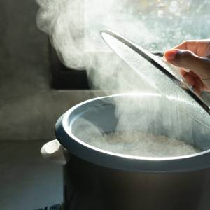 Dlatego lepiej nie gotować ryżu na jutro. Ekspertka ostrzega