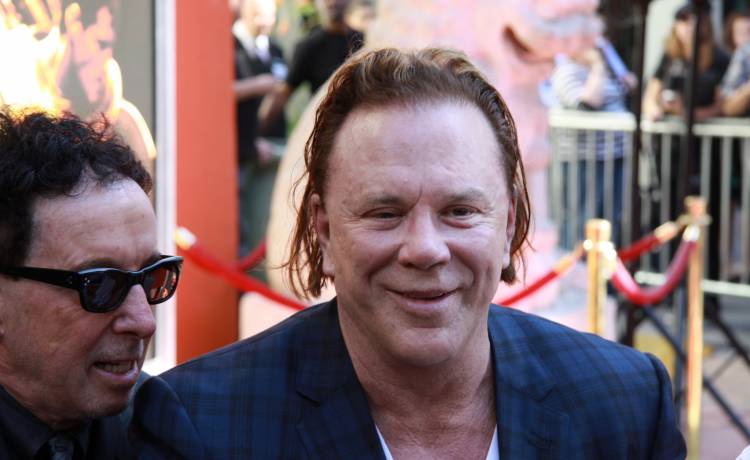 Mickey Rourke przeszedł kolejną metamorfozę! Podczas zwiedzania Akropolu ciężko było go poznać!