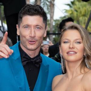 Anna Lewandowska odsłoniła brzuch u boku Roberta. Wszystko jasne