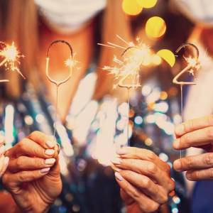 Sylwester i Nowy Rok 2022. Jakie życzenia złożyć? Krótkie, zabawne i eleganckie wierszyki [LISTA]